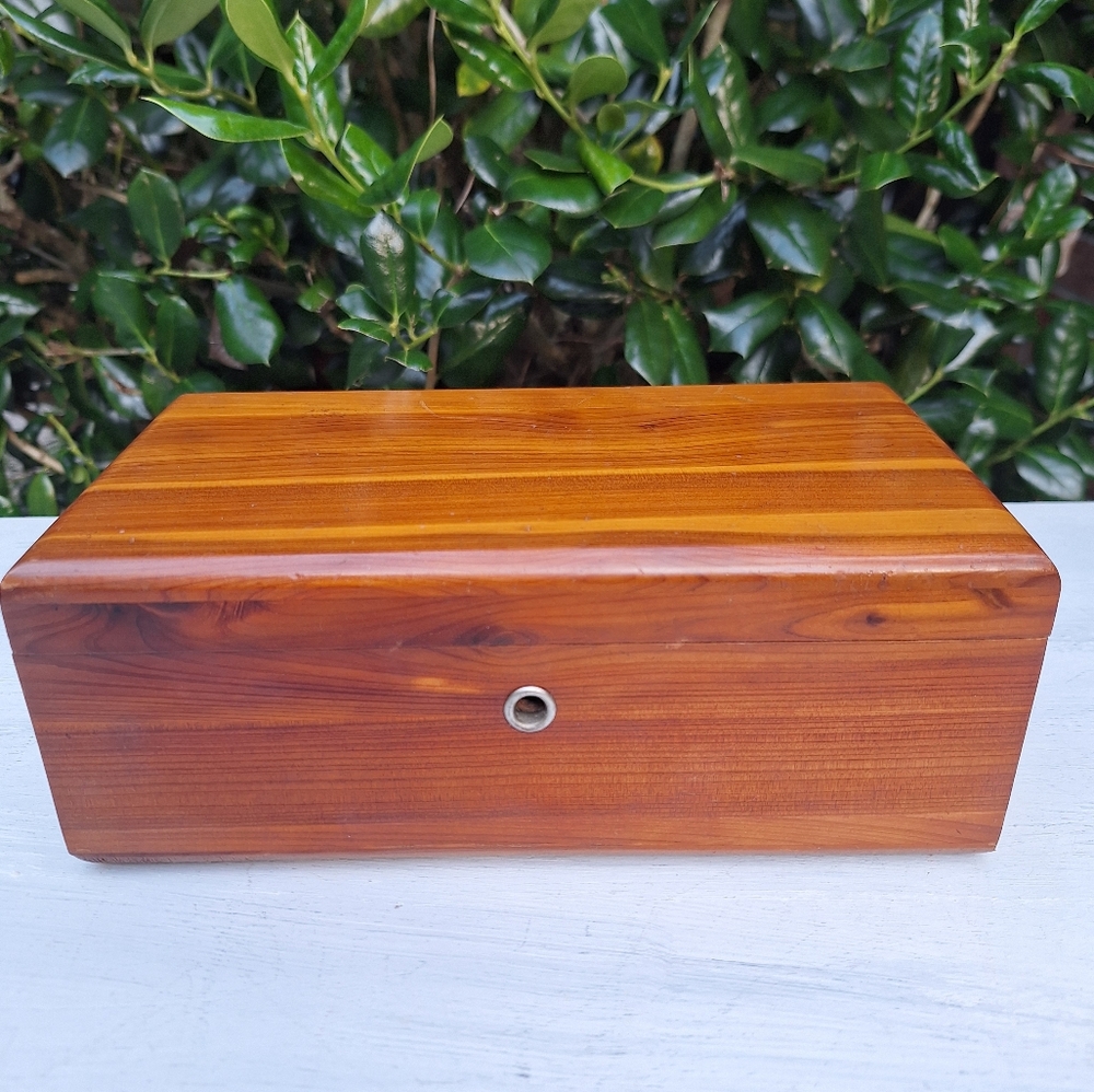 Vintage Cedar Chest Wood Box with Hinged Lid Trinket Jewelry Boxes Wooden - Picture 14 of 16